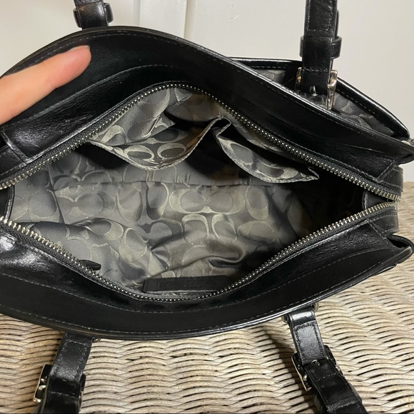 Vintage little black Coach purse🖤 - Picture 5 of 10